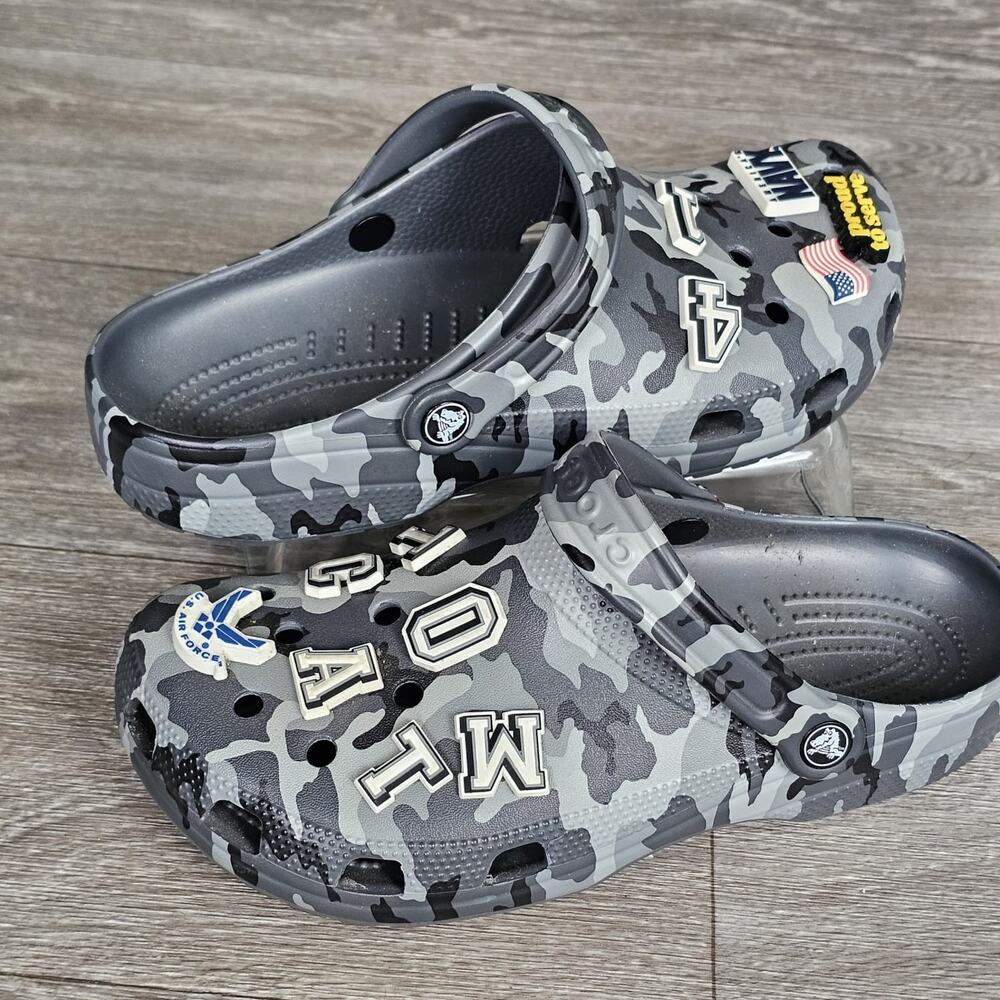 Crocs Classic Camouflage Clog Black/ Slate Grey Men Sz: 9, Women Sz: 11 - Picture 2 of 5